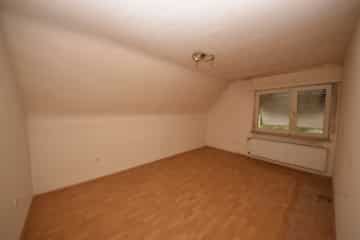 DIETZ: Top-Wohnlage 2-Familienhaus-Sanierungshaus + weitere Bebauung im hinteren Bereich möglich! - Wohnzimmer OG (641776)