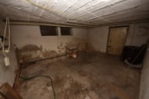 Waschkeller - DIETZ: Top-Wohnlage 2-Familienhaus-Sanierungshaus + weitere Bebauung im hinteren Bereich möglich!