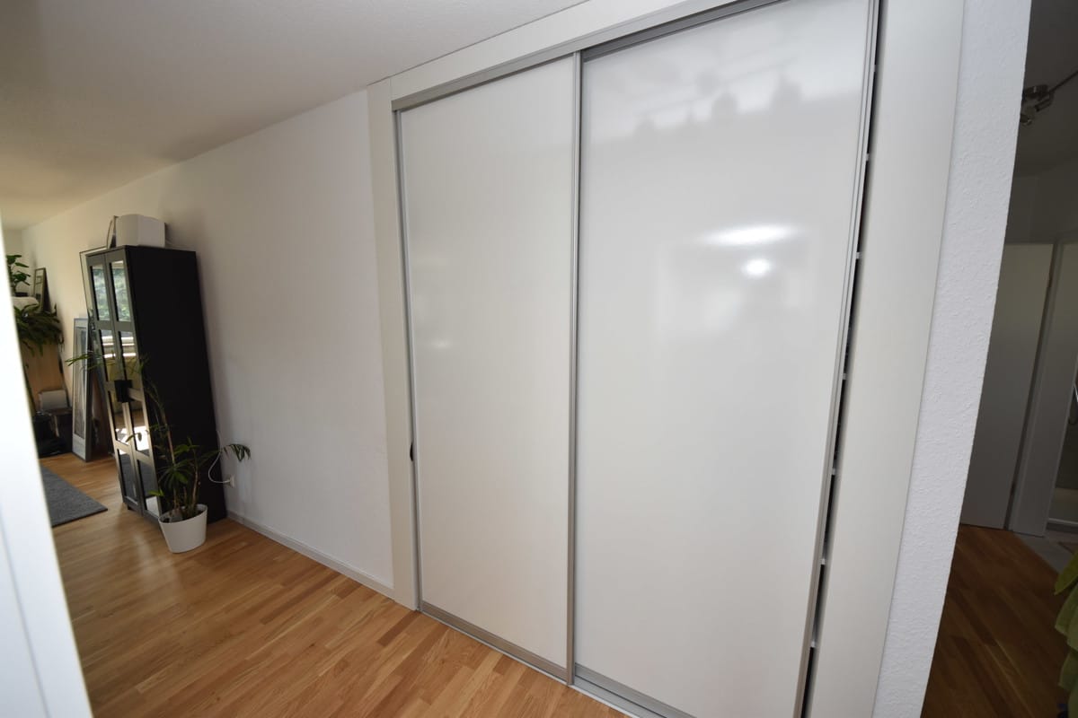 Optionaler Garderobenschrank