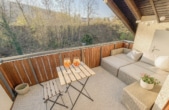 Balkon DG - DIETZ: 3-Familienhaus mit 3 Balkonen, 2 Garagen, WEG – geteilt – 3-fach-Verglasung – Pelletsheizung