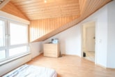 Schlafzimmer 3 - DIETZ: Gepflegte 4-Zimmer-Dachgeschosswohnung mit 2 Balkonen, Garage und Einbauküche VHB Gr-Zimmern!