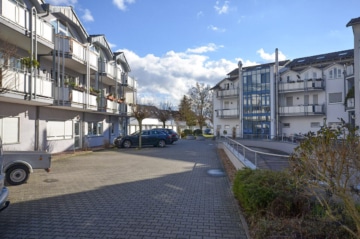 DIETZ: Gepflegte 4-Zimmer-Dachgeschosswohnung mit 2 Balkonen, Garage und Einbauküche VHB Gr-Zimmern! - Mehrfamilienhäuser (670069)