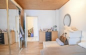 Schlafzimmer 1 - DIETZ: Gepflegte 4-Zimmer-Dachgeschosswohnung mit 2 Balkonen, Garage und Einbauküche VHB Gr-Zimmern!