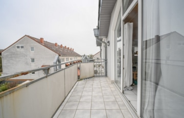 DIETZ: Gepflegte 4-Zimmer-Dachgeschosswohnung mit 2 Balkonen, Garage und Einbauküche VHB Gr-Zimmern! - Balkon 2 von 2 (670050)