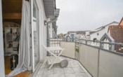 Balkon 1 von 2 - DIETZ: Gepflegte 4-Zimmer-Dachgeschosswohnung mit 2 Balkonen, Garage und Einbauküche VHB Gr-Zimmern!