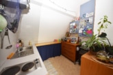 Einbauküche inklusive - DIETZ: 1-Zimmer-Dachgeschosswohnung mit Küchenzeile im 5. Oberrgeschoss – OHNE AUFZUG nur 1 Person!