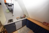 Einbauküche inklusive - DIETZ: 1-Zimmer-Dachgeschosswohnung mit Küchenzeile im 5. Oberrgeschoss – OHNE AUFZUG nur 1 Person!