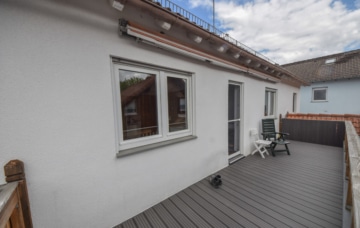 DIETZ: Gepflegte 3-Zimmerwohnung im 1.OG mit Balkon in Langstadt, Babenhausen nahe des Feldes! - Großer Balkon (676102)