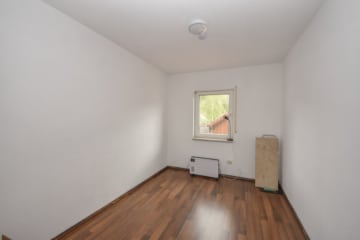 DIETZ: Gepflegte 3-Zimmerwohnung im 1.OG mit Balkon in Langstadt, Babenhausen nahe des Feldes! - Schlafzimmer 2 von 2 (676095)