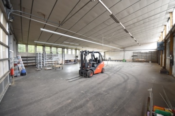 DIETZ: Gewerbeimmobilie mit 1772qm Lager- und Produktionsflächen auf 3.540qm Grundstück. Heizung neu - Kleine Halle (641675)