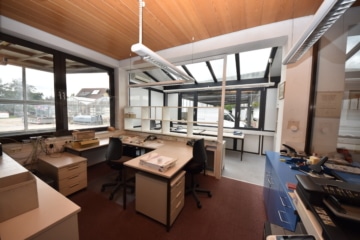 DIETZ: Gewerbeimmobilie mit 1772qm Lager- und Produktionsflächen auf 3.540qm Grundstück. Heizung neu - Büro (641688)