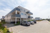 Außenansicht - DIETZ: NEUBAU 3-Zimmer-Wohnung im 2. Obergeschoss mit herrlichem Weitblick – Feldrandlage!
