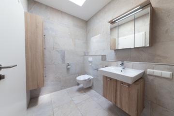 DIETZ: NEUBAU 3-Zimmer-Wohnung im 2. Obergeschoss mit herrlichem Weitblick – Feldrandlage! - TGL-Bad (655530)