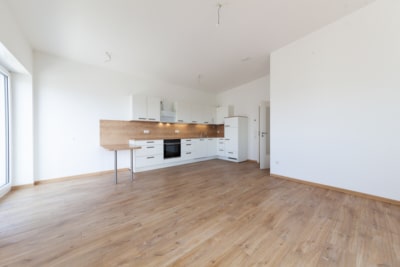 DIETZ: NEUBAU 3-Zimmer-Wohnung im 2. Obergeschoss mit herrlichem Weitblick – Feldrandlage! - Wohn- und Essbereich (701236)