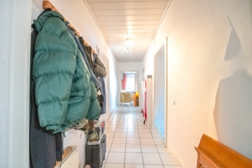 Gepflegte 3-Zimmer-Wohnung mit Balkon und Stellplatz in Fränkisch-Crumbach – Ruhige Lage! - Flur (647226)