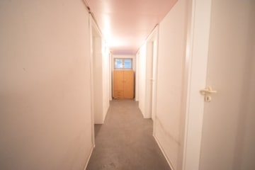 Gepflegte 3-Zimmer-Wohnung mit Balkon und Stellplatz in Fränkisch-Crumbach – Ruhige Lage! - Flur KG (647229)