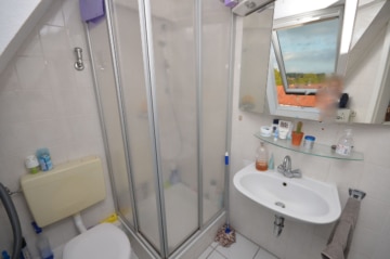 DIETZ: Voll-möbliertes 1-Zimmer-Dachgeschosswohnung im 5. Oberrgeschoss – OHNE AUFZUG! - Duschbad (665164)
