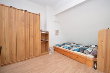 DIETZ: Voll-möbliertes 1-Zimmer-Dachgeschosswohnung im 5. Oberrgeschoss – OHNE AUFZUG! - Schlafbereich (665161)