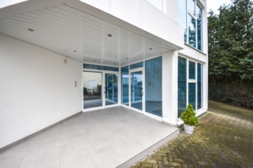 DIETZ: Moderne und lichtdurchflutete Büroetage im 2. Obergeschoss mit über 40m² großen Dachterrasse! - Hauseingang (650637)