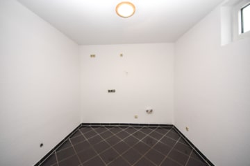 DIETZ: Moderne und lichtdurchflutete Büroetage im 2. Obergeschoss mit über 40m² großen Dachterrasse! - Küche (650633)