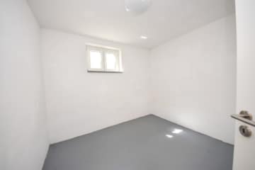 Neuwertige 3 Zi-Wohnung im 1. OG mit Personenaufzug, Kellerraum und 2 PKW – Stellplätzen in Messel! - Kellerraum (677595)