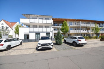 Neuwertige 3 Zi-Wohnung im 1. OG mit Personenaufzug, Kellerraum und 2 PKW – Stellplätzen in Messel! - Außenansicht (677601)