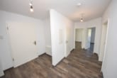 Flur - Neuwertige 3 Zi-Wohnung im 1. OG mit Personenaufzug, Kellerraum und 2 PKW – Stellplätzen in Messel!