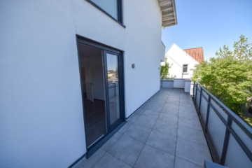 Neuwertige 3 Zi-Wohnung im 1. OG mit Personenaufzug, Kellerraum und 2 PKW – Stellplätzen in Messel! - Terrasse 2 (677587)
