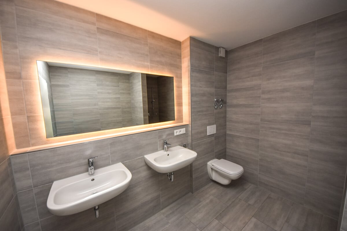 Modernes Badezimmer