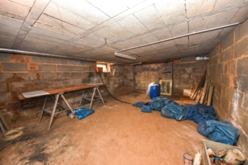 DIETZ: 1-2 Familienhaus in ruhiger Großostheimer Wohnlage zu verkaufen! Erdgeschoss bereits frei! - Abstellraum KG (647669)