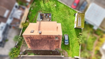 DIETZ: 1-2 Familienhaus in ruhiger Großostheimer Wohnlage zu verkaufen! Erdgeschoss bereits frei! - Draufsicht (647637)