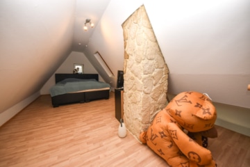 DIETZ: 1-2 Familienhaus in ruhiger Großostheimer Wohnlage zu verkaufen! Erdgeschoss bereits frei! - Schlafen 2DG (647659)