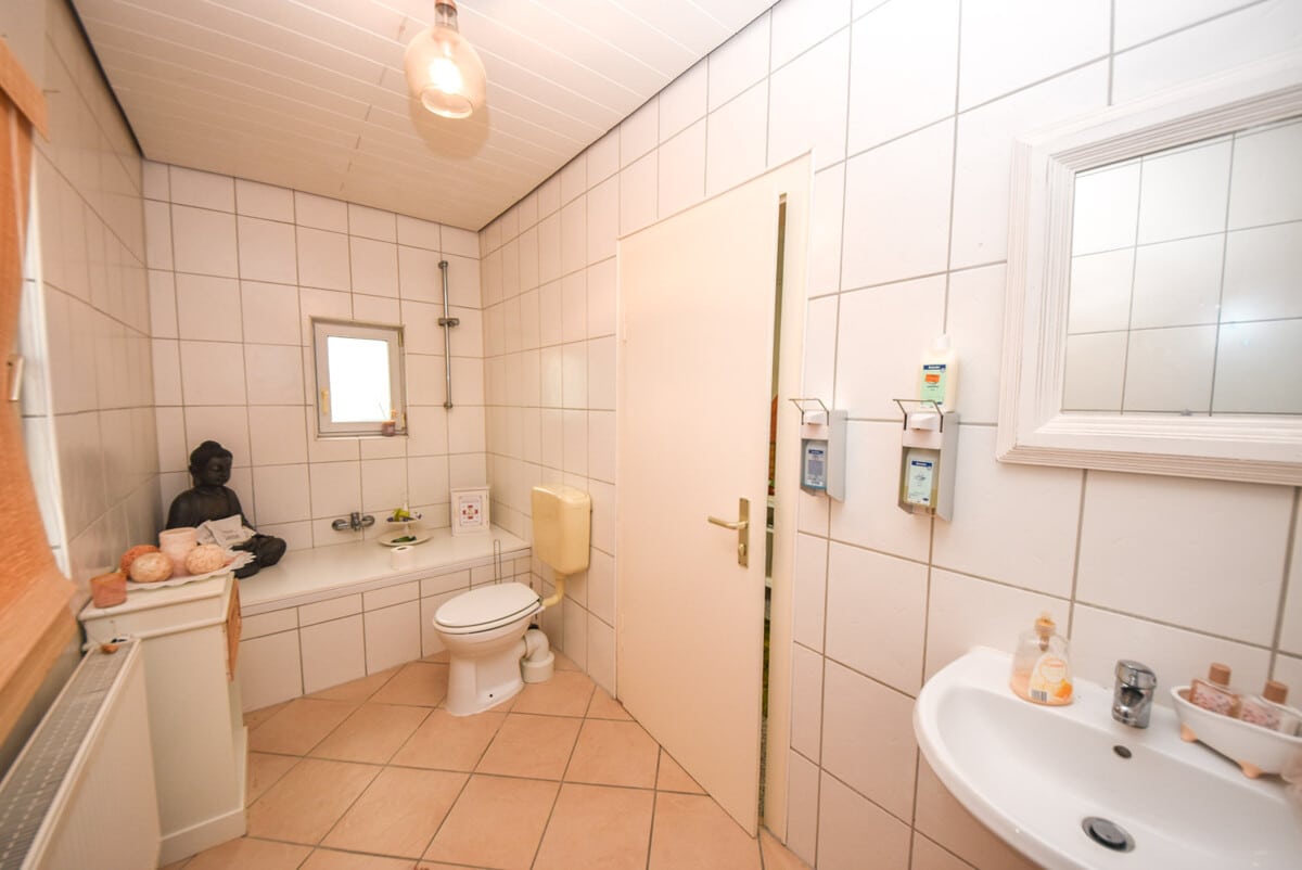 TTageslichtbad mit Wanne EG