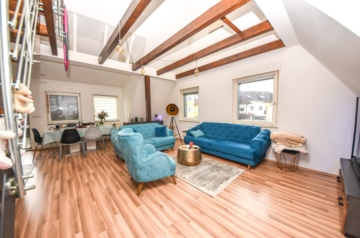 DIETZ: 1-2 Familienhaus in ruhiger Großostheimer Wohnlage zu verkaufen! Erdgeschoss bereits frei! - Wohn- und Essbereich DG (647653)