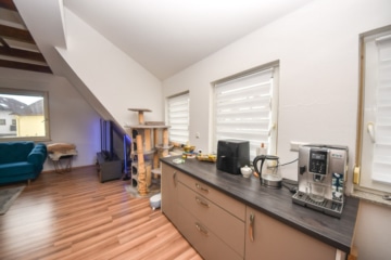 DIETZ: 1-2 Familienhaus in ruhiger Großostheimer Wohnlage zu verkaufen! Erdgeschoss bereits frei! - Küche DG (647655)