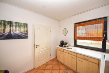 DIETZ: 1-2 Familienhaus in ruhiger Großostheimer Wohnlage zu verkaufen! Erdgeschoss bereits frei! - Küche EG (647643)