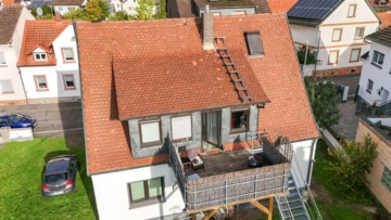 DIETZ: 1-2 Familienhaus in ruhiger Großostheimer Wohnlage zu verkaufen! Erdgeschoss bereits frei! - Terrasse (647638)