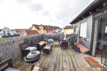 DIETZ: 1-2 Familienhaus in ruhiger Großostheimer Wohnlage zu verkaufen! Erdgeschoss bereits frei! - Dachterrasse (647664)