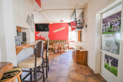 DIETZ: Wohn- und Geschäftshaus am Babenhäuser Bahnhof mit Biergarten und weiterem Baugrundstück! - Gastraum EG (700115)