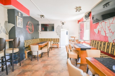 DIETZ: Wohn- und Geschäftshaus am Babenhäuser Bahnhof mit Biergarten und weiterem Baugrundstück! - Gastraum EG (700121)