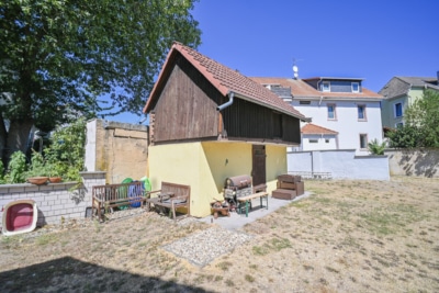 DIETZ: Wohn- und Geschäftshaus am Babenhäuser Bahnhof mit Biergarten und weiterem Baugrundstück! - Gartenhütte von Eigentümer genutzt (700184)