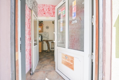 DIETZ: Wohn- und Geschäftshaus am Babenhäuser Bahnhof mit Biergarten und weiterem Baugrundstück! - Eingangsbereich (700113)