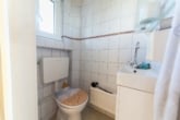 DIETZ: Einfamilienhaus auf tollem Grundstück mit Garage und Keller in Bad-Vilbel! - Gäste-WC