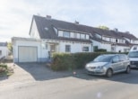 DIETZ: Einfamilienhaus auf tollem Grundstück mit Garage und Keller in Bad-Vilbel! - Vordere Hausansicht