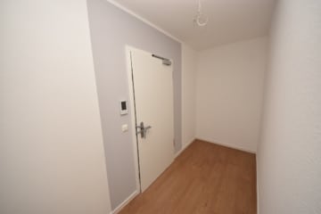 HAUS PAULA! Neubauwohnung im Erdgeschoss! Luftwasserwärmepumpe – Aufzug – Tiefgarage - Wohnungseingang (662877)