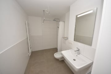 HAUS PAULA! Neubauwohnung im Erdgeschoss! Luftwasserwärmepumpe – Aufzug – Tiefgarage - Badezimmer (662876)