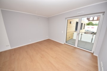 HAUS PAULA! Neubauwohnung im Erdgeschoss! Luftwasserwärmepumpe – Aufzug – Tiefgarage - Balkonausgang (662873)