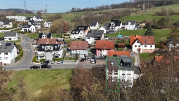 DIETZ: Junges Familienhaus mit angrenzendem idyllischen Waldgrundstück in Laufach zu verkaufen! - Luftbild Laufach (668503)