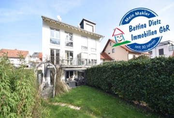 DIETZ: Junges Familienhaus mit angrenzendem idyllischen Waldgrundstück in Laufach zu verkaufen! - Gartenansicht (669326)