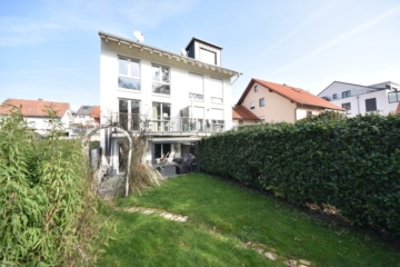 DIETZ: Junges Familienhaus mit angrenzendem idyllischen Waldgrundstück in Laufach zu verkaufen! - Garten (668490)